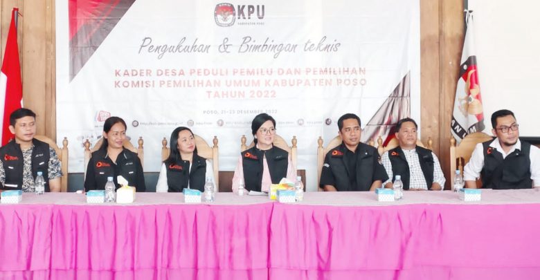 Photo of Dihadiri Bupati, KPU Poso Kukuhkan 25 Kader Desa Peduli Pemilu