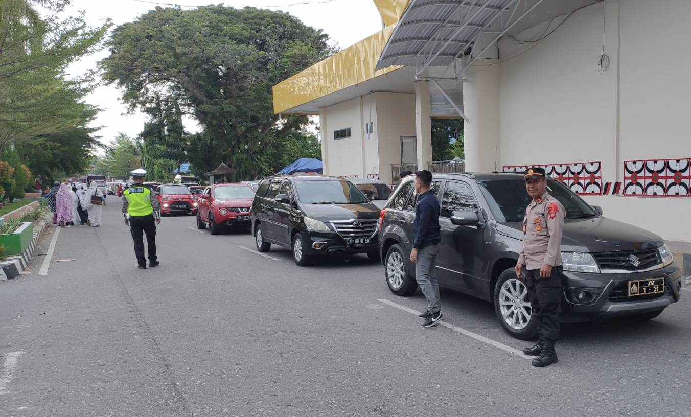 Polres Poso Pengamanan Sholat Idul Fitri di Lapangan Maroso