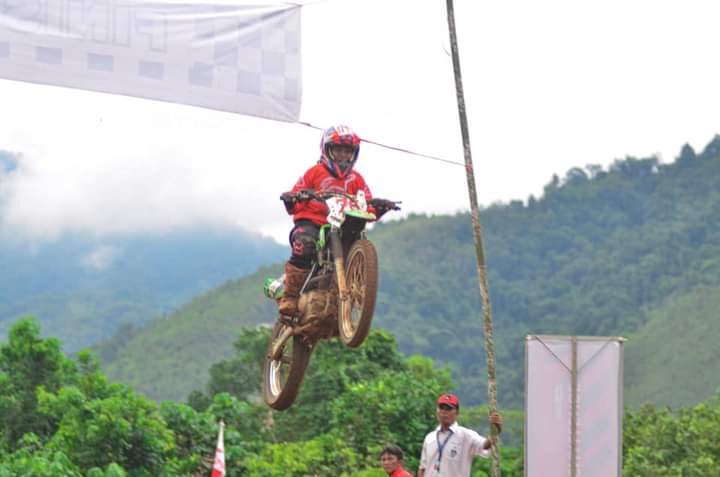 Andini Crosser Putri 