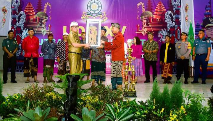 Photo of Kota Palu Juara Umum Utsawa Dharma Gita ke XV Tingkat Provinsi Sulteng