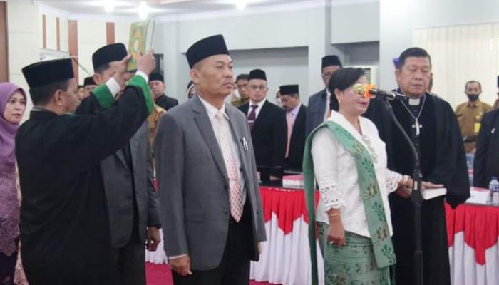 Photo of Gubernur Sulteng Lantik 7 Pejabat Tinggi Pratama dan Fungsional