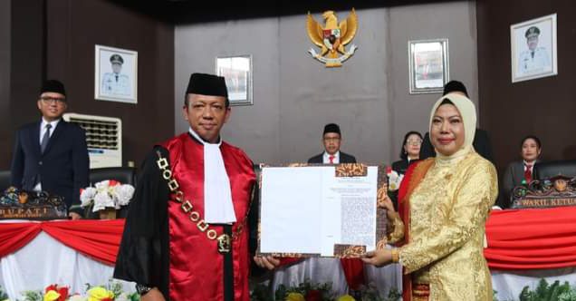 Bupati Delis Hadiri Pelantikan Ketua DPRD Morowali Utara
