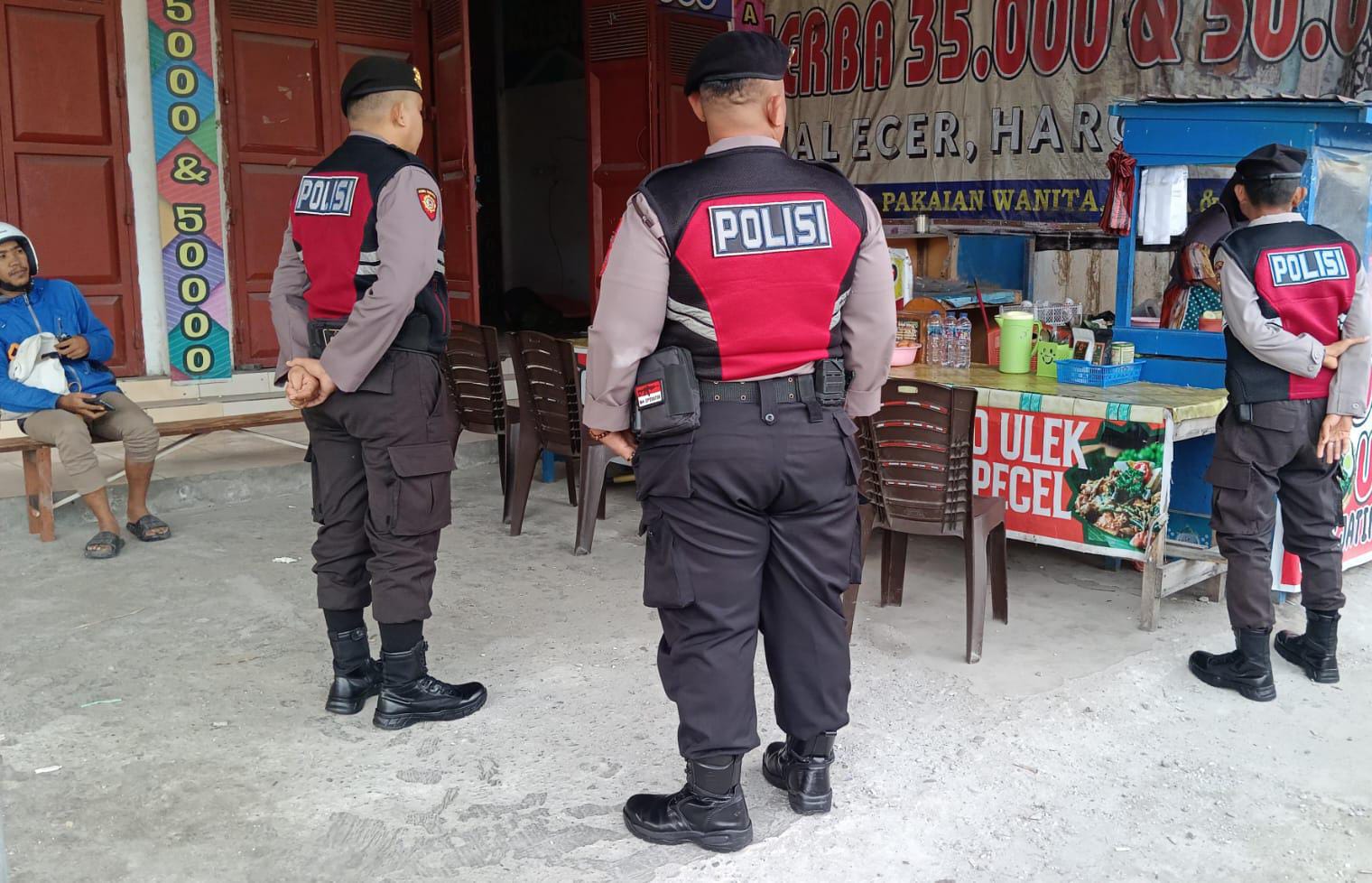 Sat Samapta Polres Patroli Jalan Kaki, Tingkatkan Keamanan di Lokasi Penjualan
