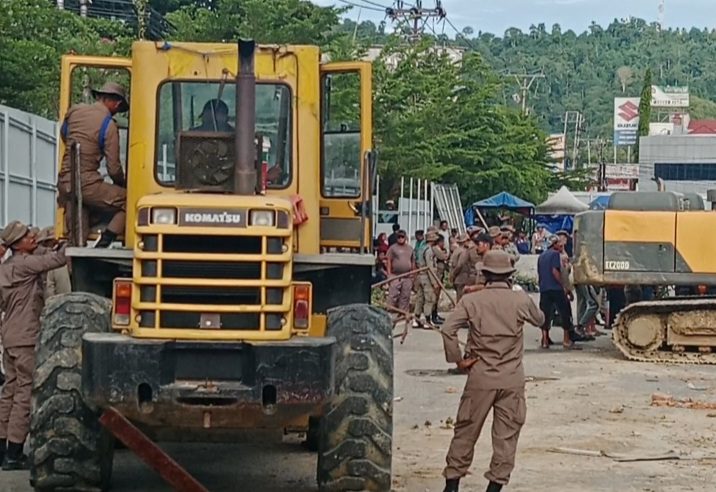 Pembongkaran Kompleks Pertokoan Poso Berlanjut di Bawah Pengawasan Ketat