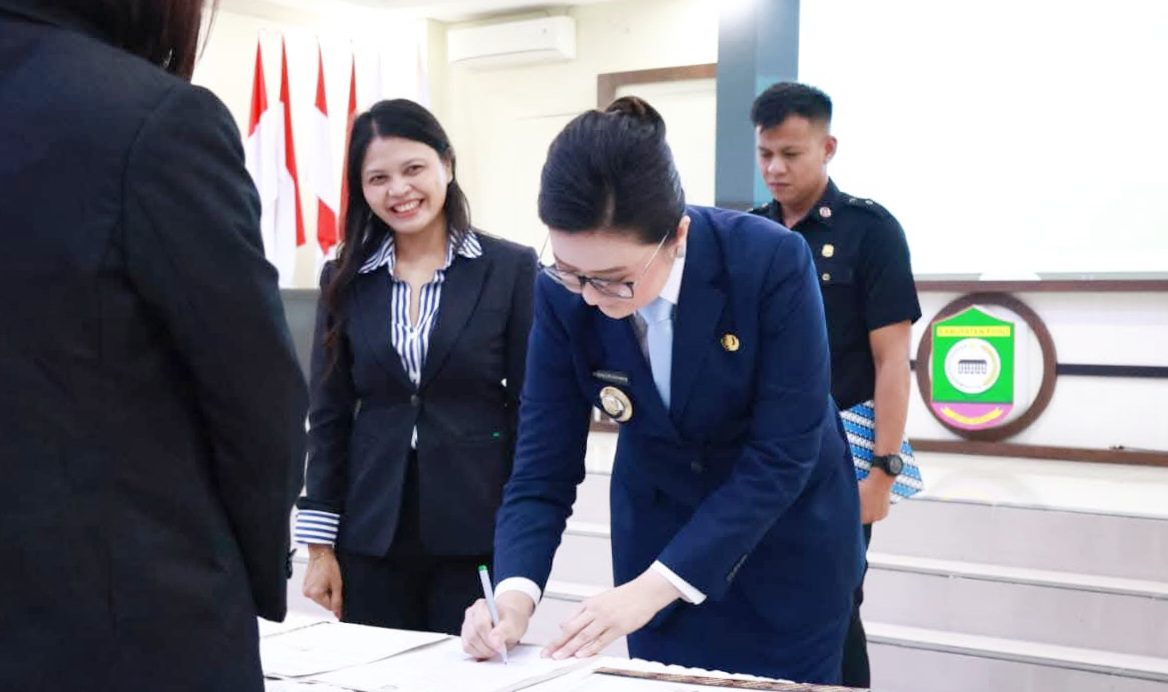 Bupati Poso Lantik 5 Pejabat Eselon II, Verna: Jangan Ada Pungli dan Ego Sektoral