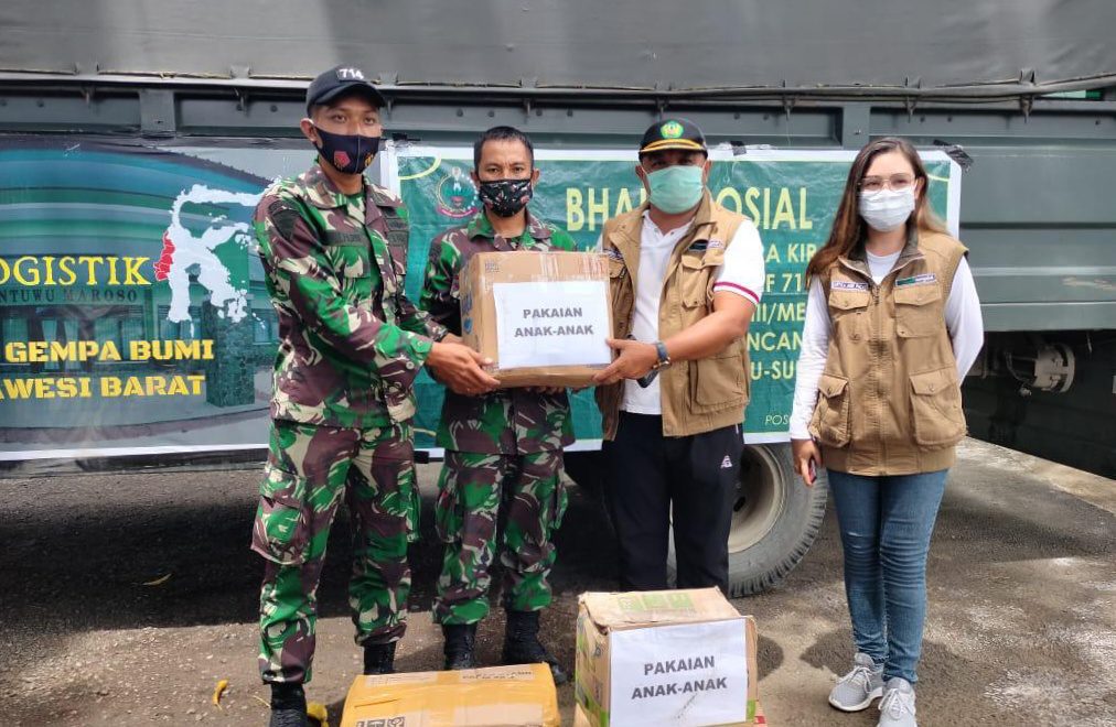 Yonif 714 SM dan Unsimar Poso Peduli Bencana Sulbar
