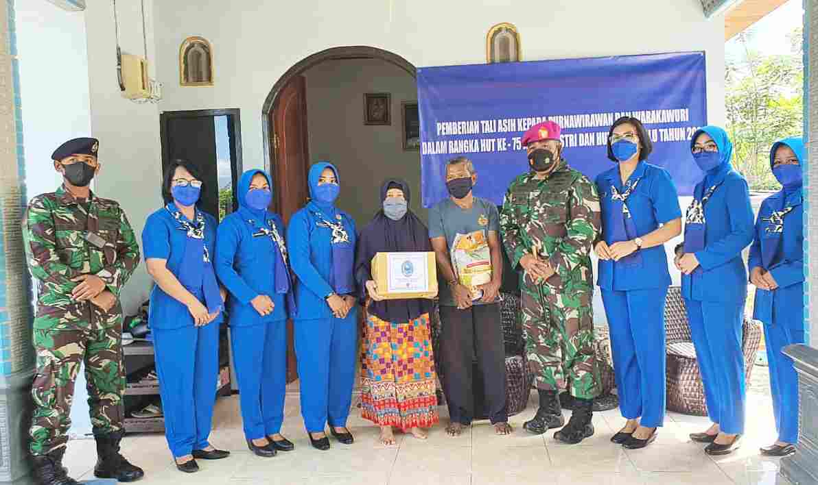 Peringatan HUT ke-75 Jalasenastri, AL Lanal Palu Tabur Bunga di TMP dan Serahkan Tali Asih