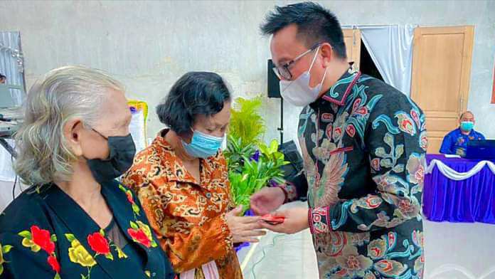 Saat Hadiri Safari Natal, Delis Ingatkan Patuhi Prokes dan Mau di Vaksin