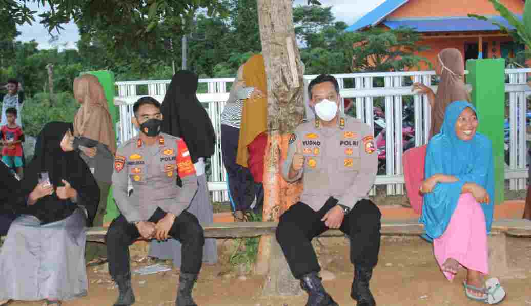 Satgas Madago Raya Pantau Aktifitas Masyarakat di Kecamatan Poso Pesisir