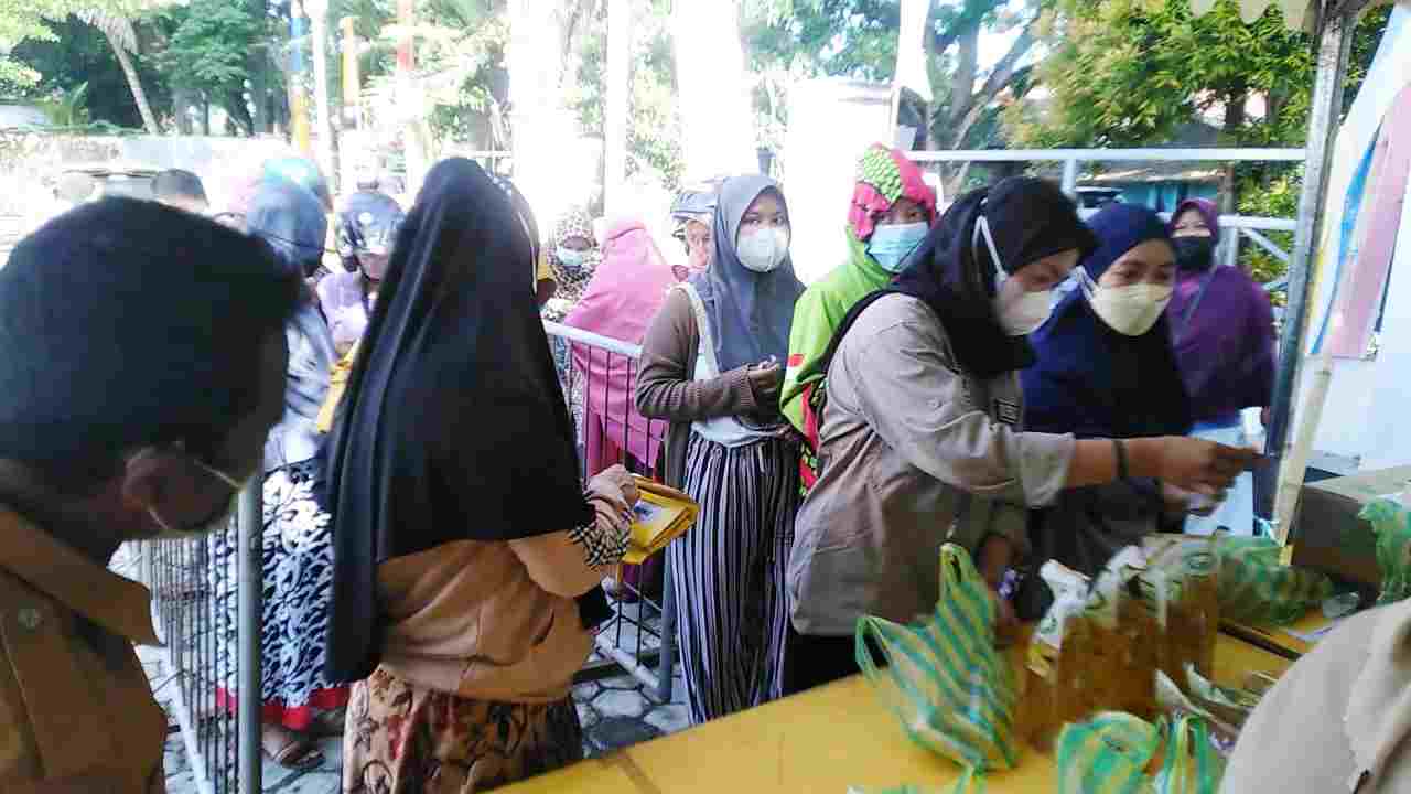 Minyak Goreng Langka, Pemkab Poso Bantu Warga Gelar Operasi Pasar