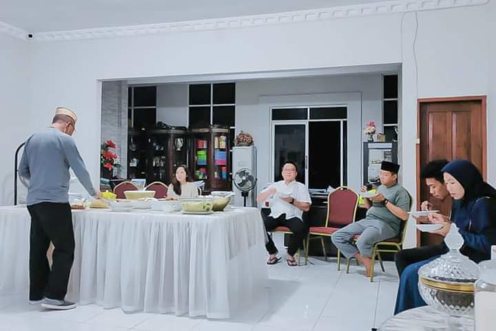Bupati dan Wabup Sahur Bersama dengan Mahasiswa di Luwuk