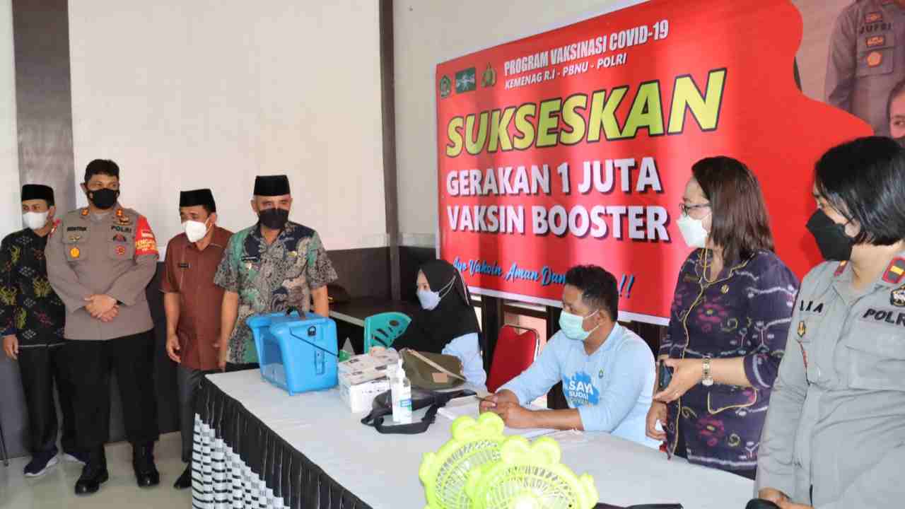 Polres Poso Bersama Kemenag dan PCNU gelar 1Juta Vaksinasi Booster