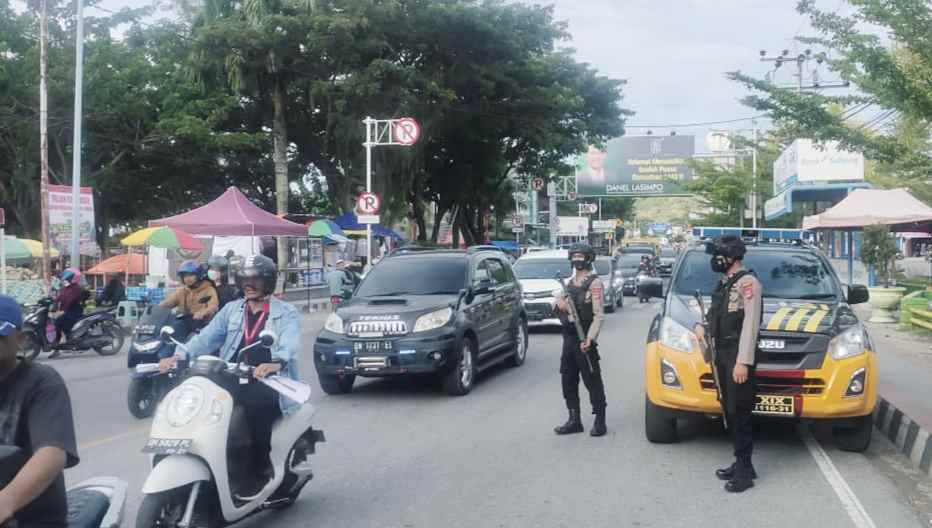 Polres Poso Berikan Rasa Nyaman Bagi Warga di Pasar Ramadhan