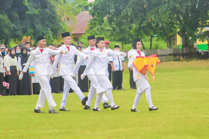 Upacara Hardiknas, Bupati Delis beri Penghargaan pada Guru di Pedalaman