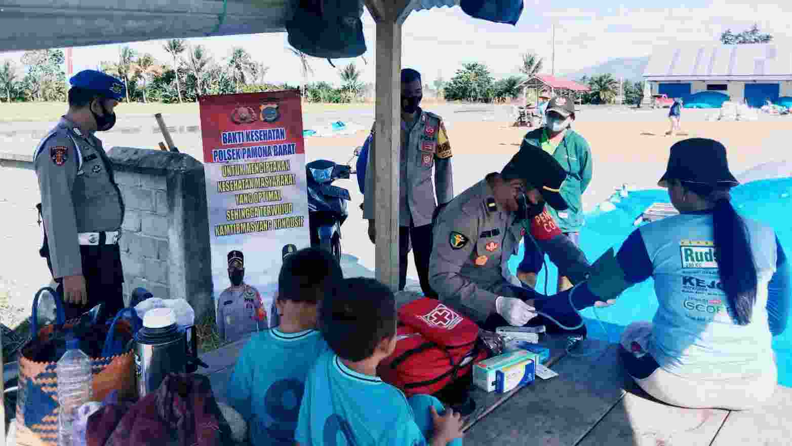 Dorong Warga Jadi Sehat, Polsek Pamona Barat Gelar Bakti Kesehatan