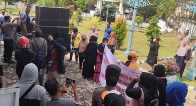 Ada Unsur Dugaan Penistaan Agama, Warga Demo Bupati Poso