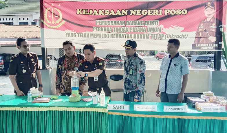 Kejari Poso Musnahkan Barang Bukti 13 Perkara dari Sabu Hingga Obat-obatan Ilegal
