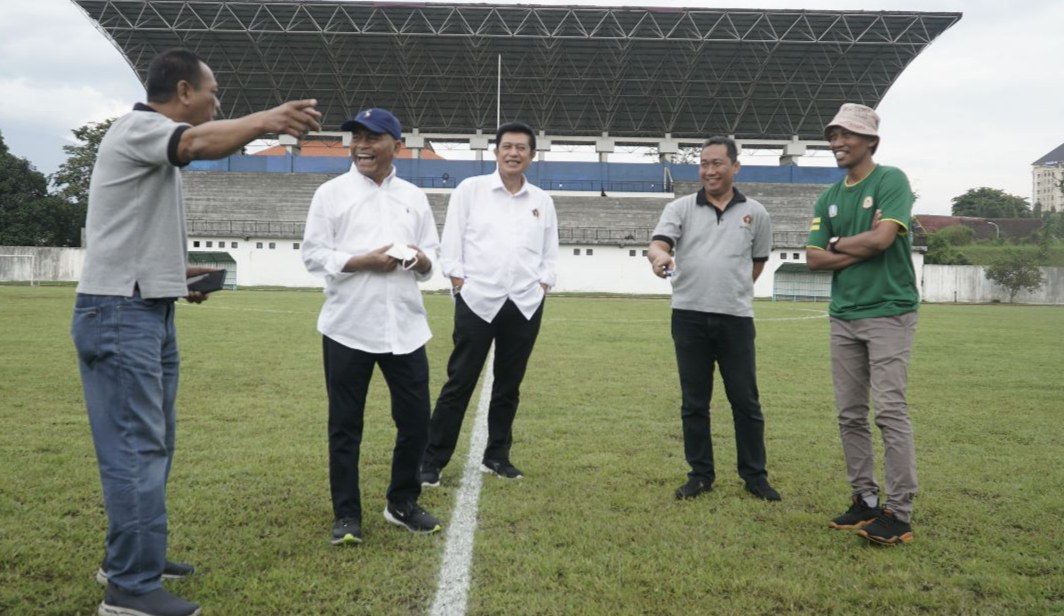 Ketua Umum PWI Meninjau Tempat Upacara Pembukaan Porwanas Ketua Umum PWI meninjau