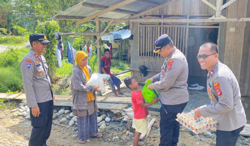 Kapolres Poso Berikan Bantuan Kepada Korban Dampak Luapan Air