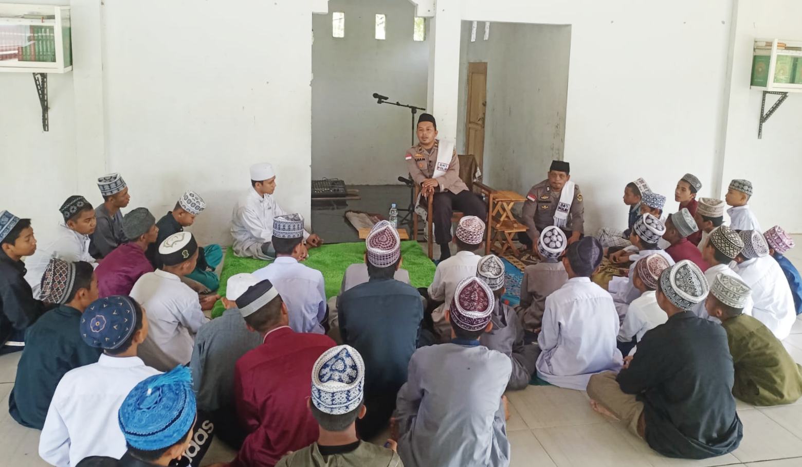 Da’i Polri Ops Madago Raya Kunjungi Pondok Pesantren Al-fatah Desa Kalora