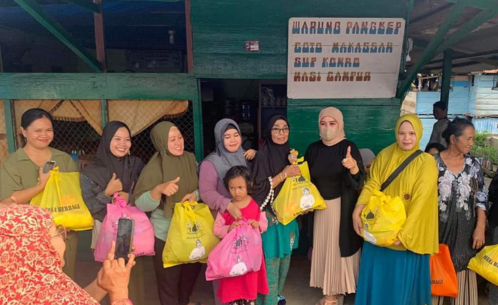 Hj Megawati Ambo Asa Salurkan 
