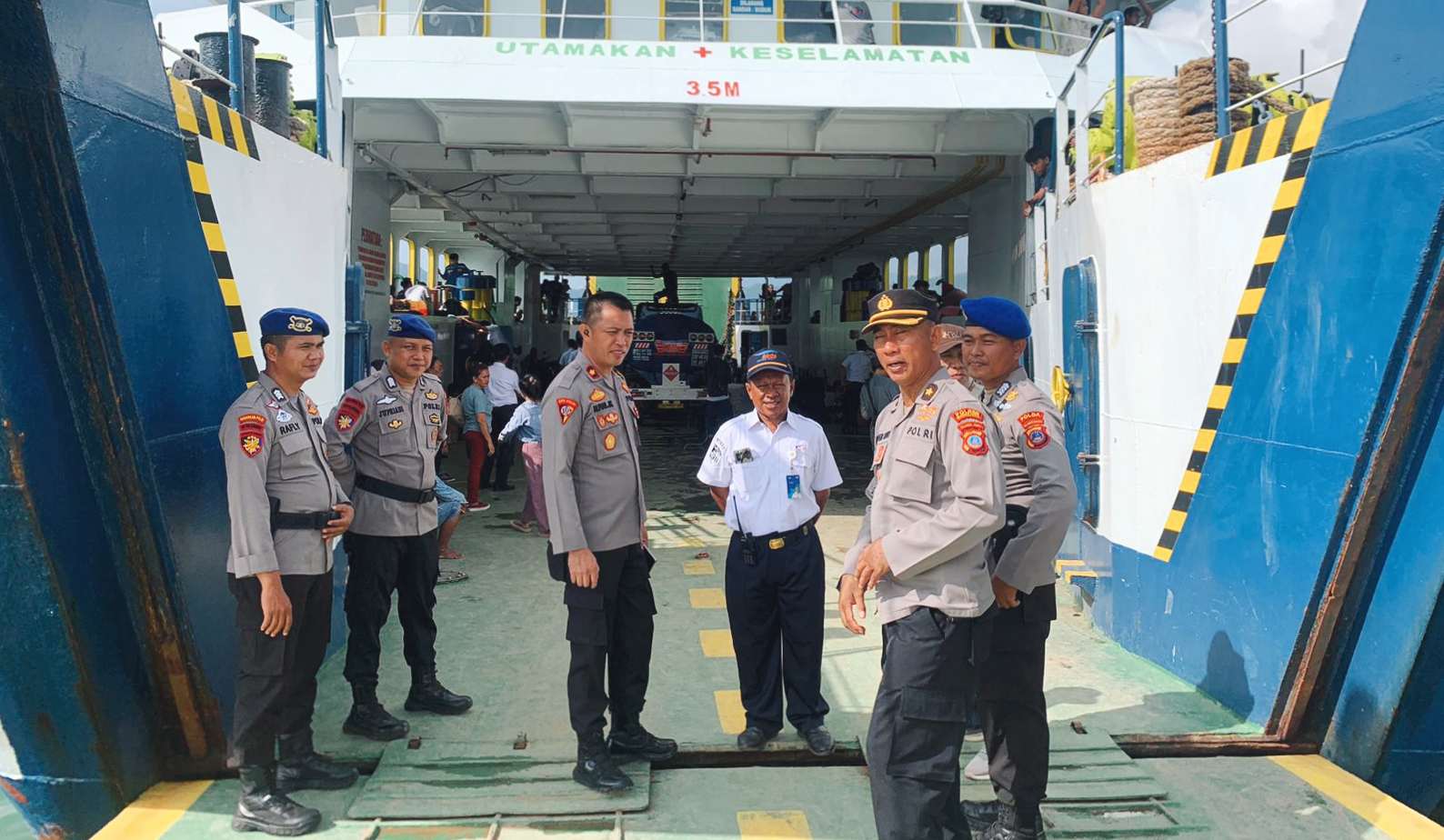 Wakapolres Morowali Utara Pantau Arus Mudik Lebaran di Pelabuhan Kolonodale