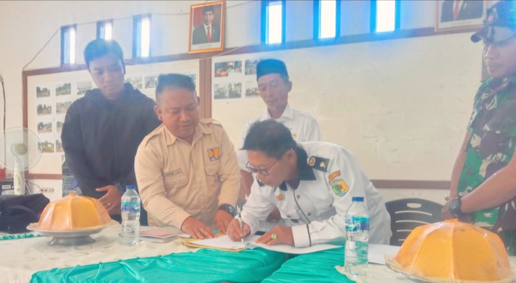 PUPR Morut Serahkan Proyek Air Bersih kepada Warga Desa Kolo Atas