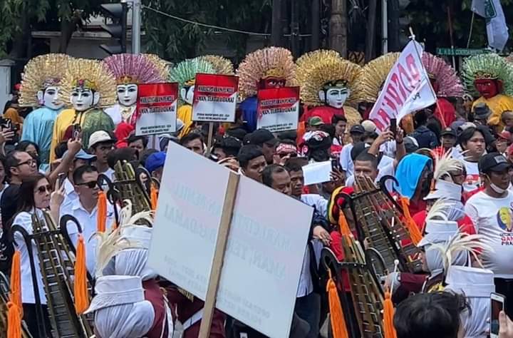 Bahagianya Penari Ondel-Ondel Betawi Mengantar Ganjar-Mahfud