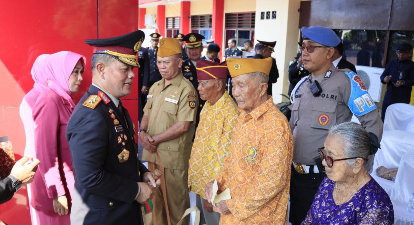 Peringatan Hari Pahlawan di Poso, Kapolda Sulteng Bersilaturahmi dengan para Veteran