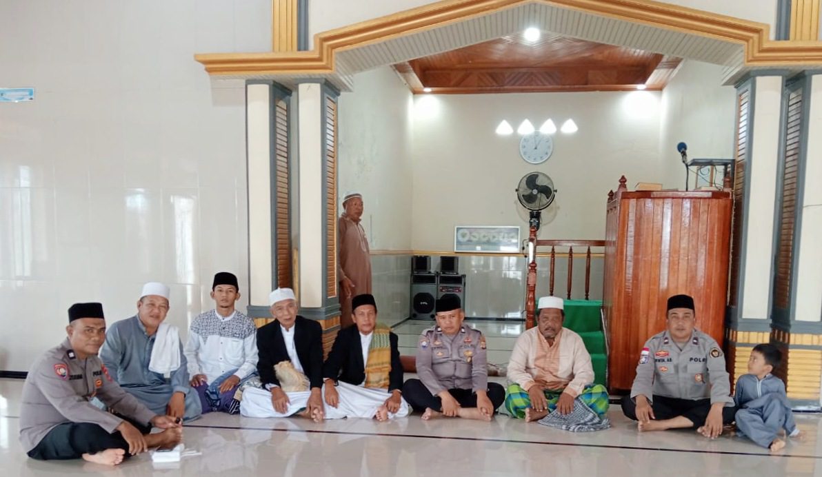Satgas Preemtif Satgas Madago Raya 2024 Bersilaturahmi dengan Imam Mesjid dan Jamaah Al-Hidayah Parigi