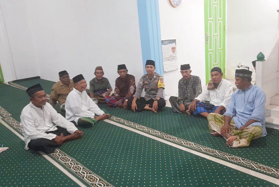 Usai Sholat Maghrib, Da’i Polri Sampaikan Pesan Kamtibmas kepada Jamaah Masjid di Touna