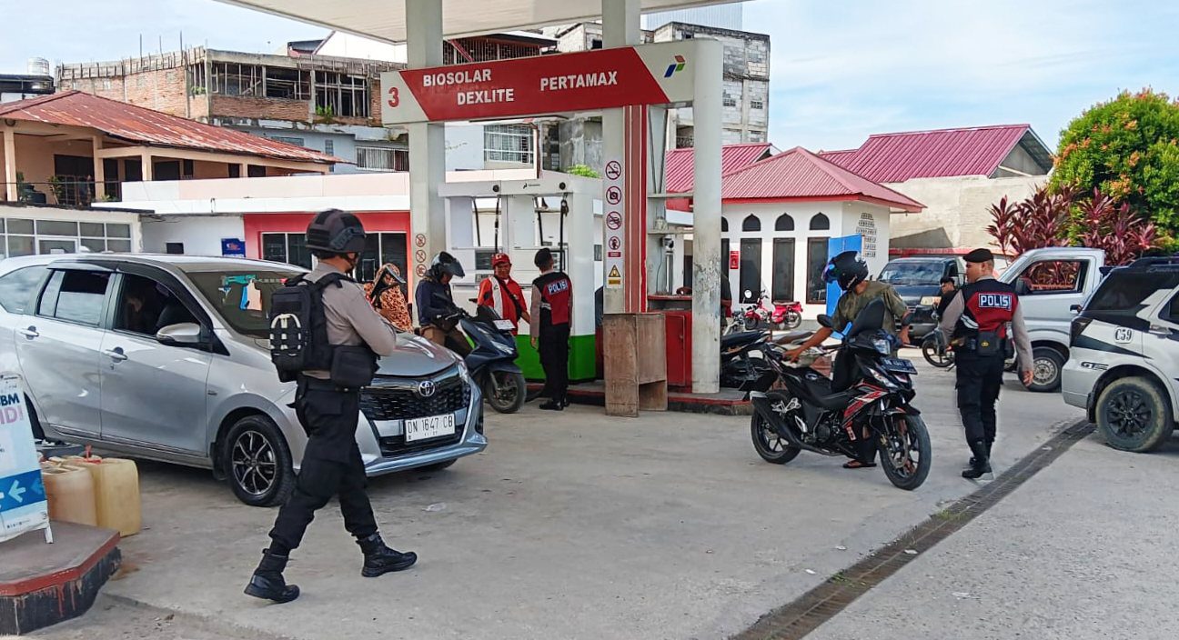 Polres Poso Tempatkan Personel di SPBU, Demi Kelancaran Pengisian BBM Arus Mudik