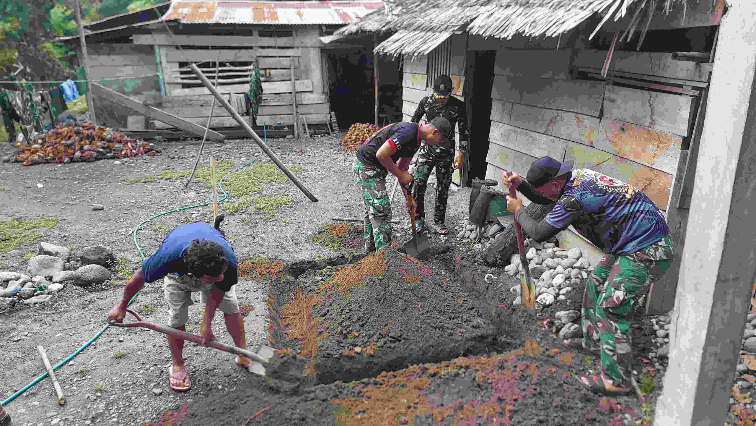 Warga Apresiasi Program TMMD Kodim 1307 Poso, Pembuatan Jamban di Desa Tobamawu