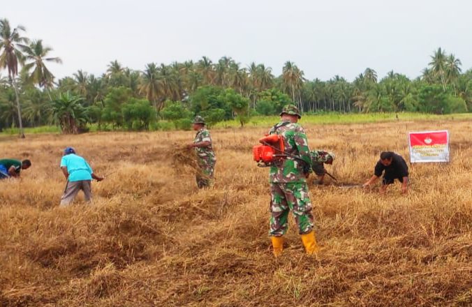Buka Lahan Tidur, Warga Desa Bantuga Berterima Kasih adanya TMMD Kodim Poso