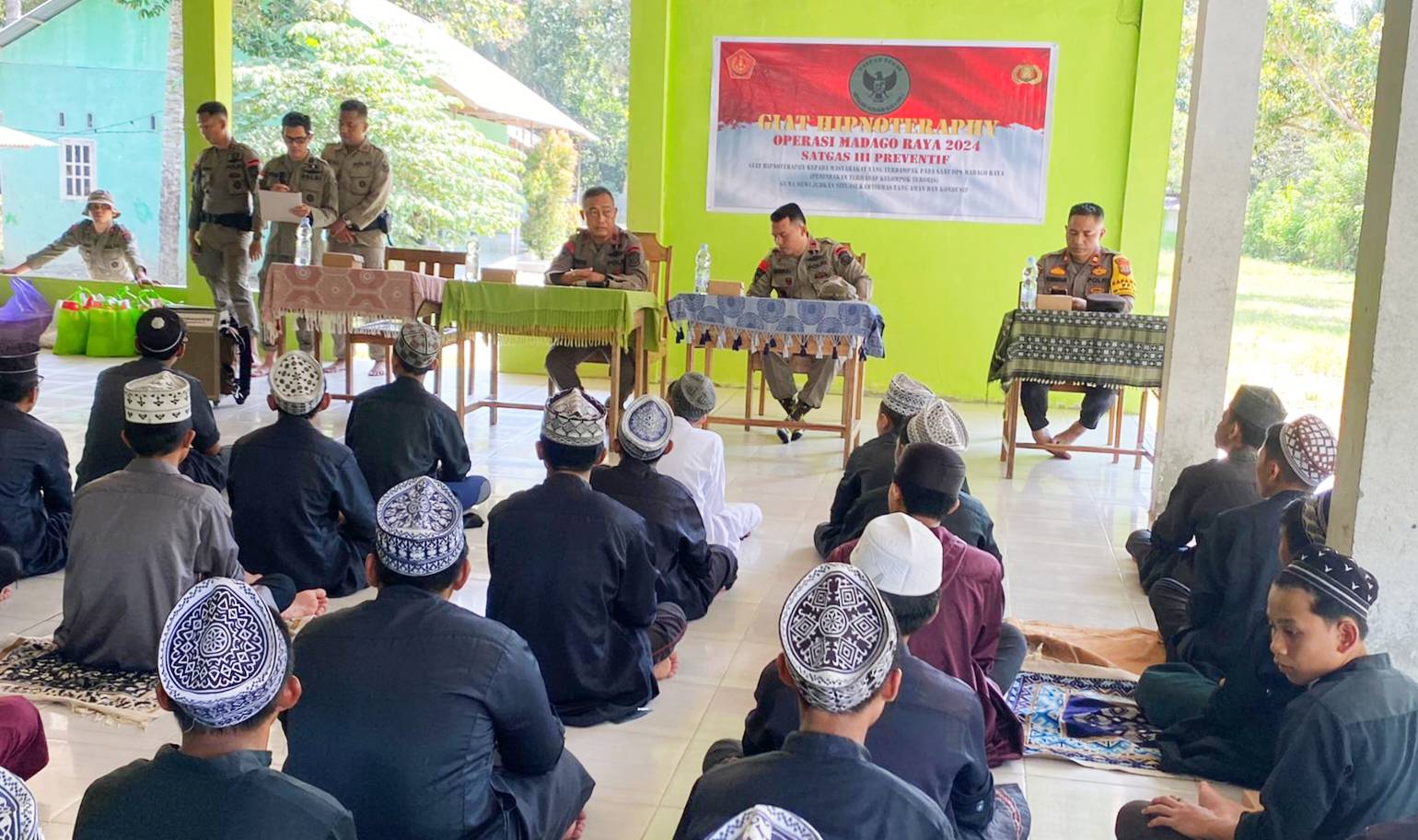 Satgas Madago Raya Lanjutkan Hipnoterapi di Ponpes Al-Fatah Kalora