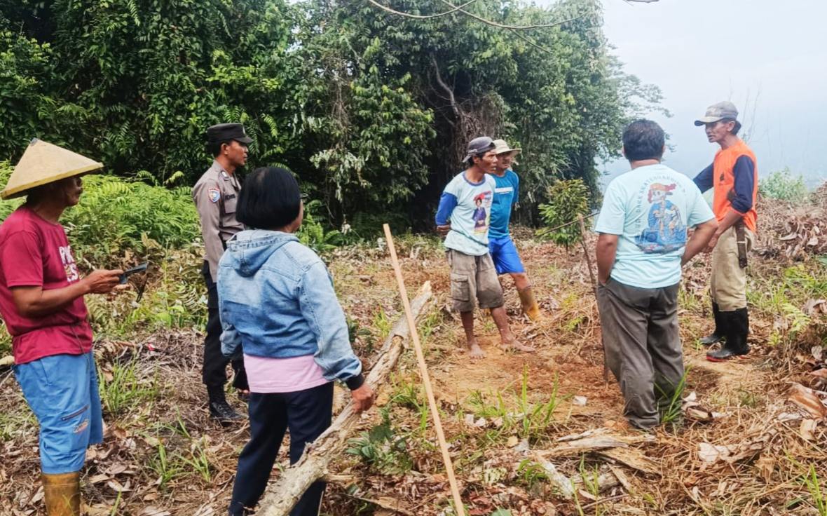 Bhabinkamtibmas Poleganyara Mediasi Warga yang Bersengketa Tanah