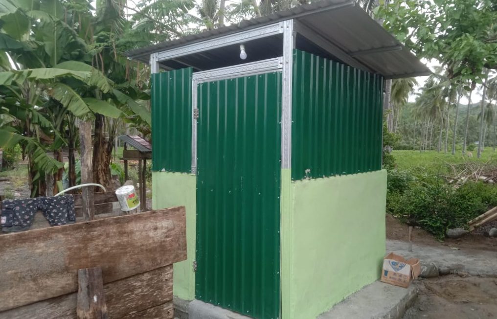Satgas TMMD Kodim 1307 Poso Bangun Jamban di Desa Uekambuno Rampung 100 Persen