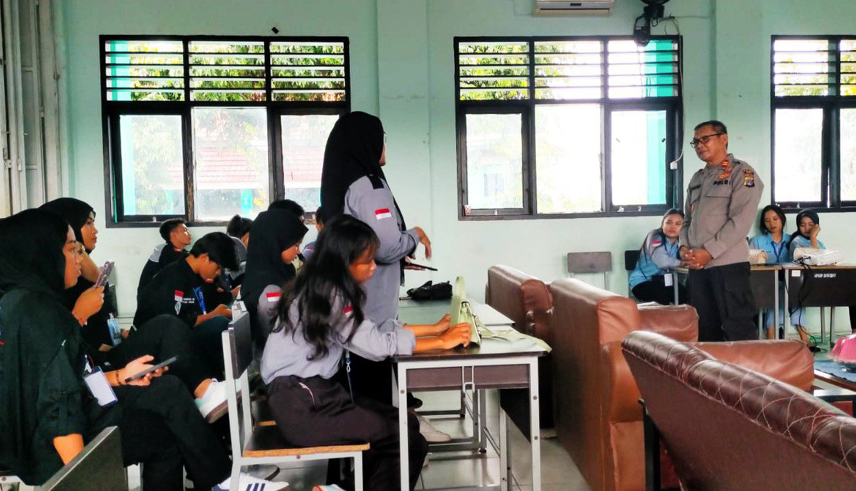 Satgas Madago Raya Perkuat Wawasan Kebangsaan Generasi Muda Unsimar Poso