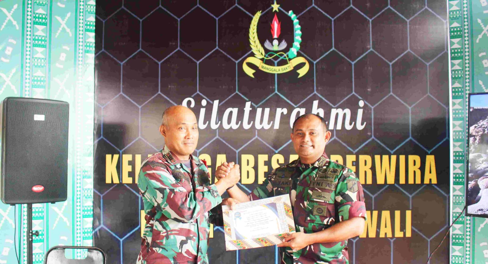Dandim 1311 Morowali Berikan Penghargaan Kepada Babinsa yang Mendukung Ketahanan Pangan