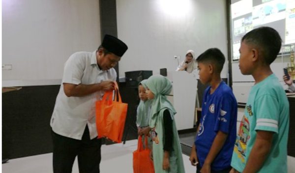 Lebaran Yatim 2024, Kemenag Poso Salurkan 285 Paket Sembako