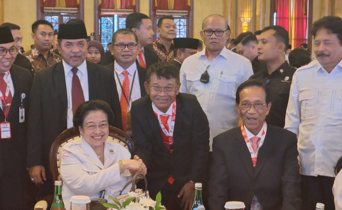 Gubernur Rusdy Mastura Hadiri Penyerahan Duplikat Bendera Pusaka