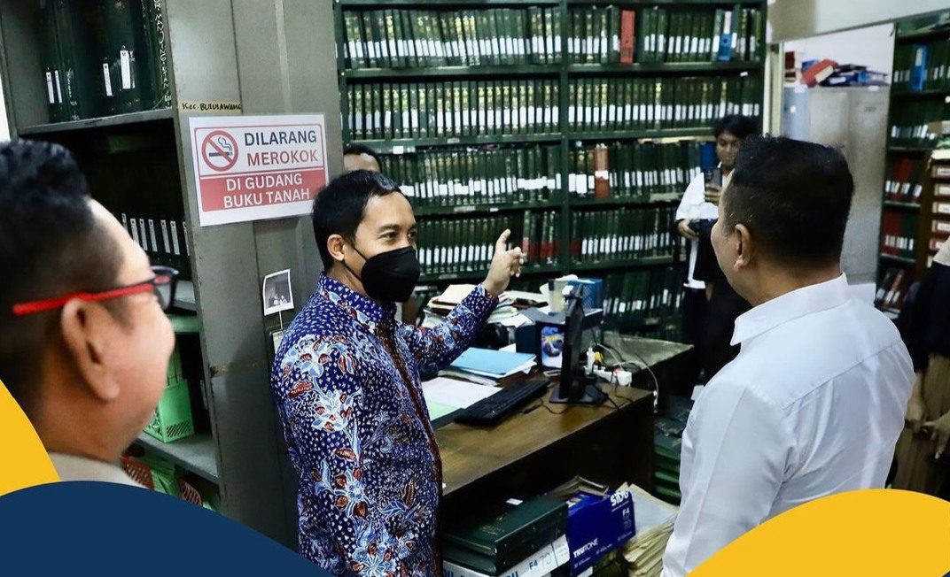 Wamen ATR Serahkan Ribuan Sertifikat Tanah di Kota Malang