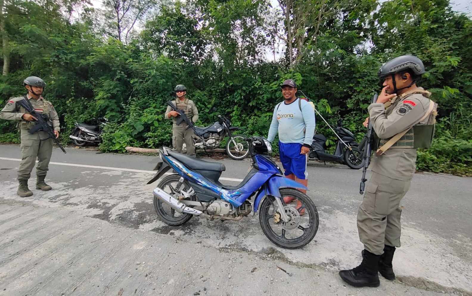 Satgas Madago Raya Intensif Razia Kendaraan di Poso, Cegah Peredaran Senpi dan Handak