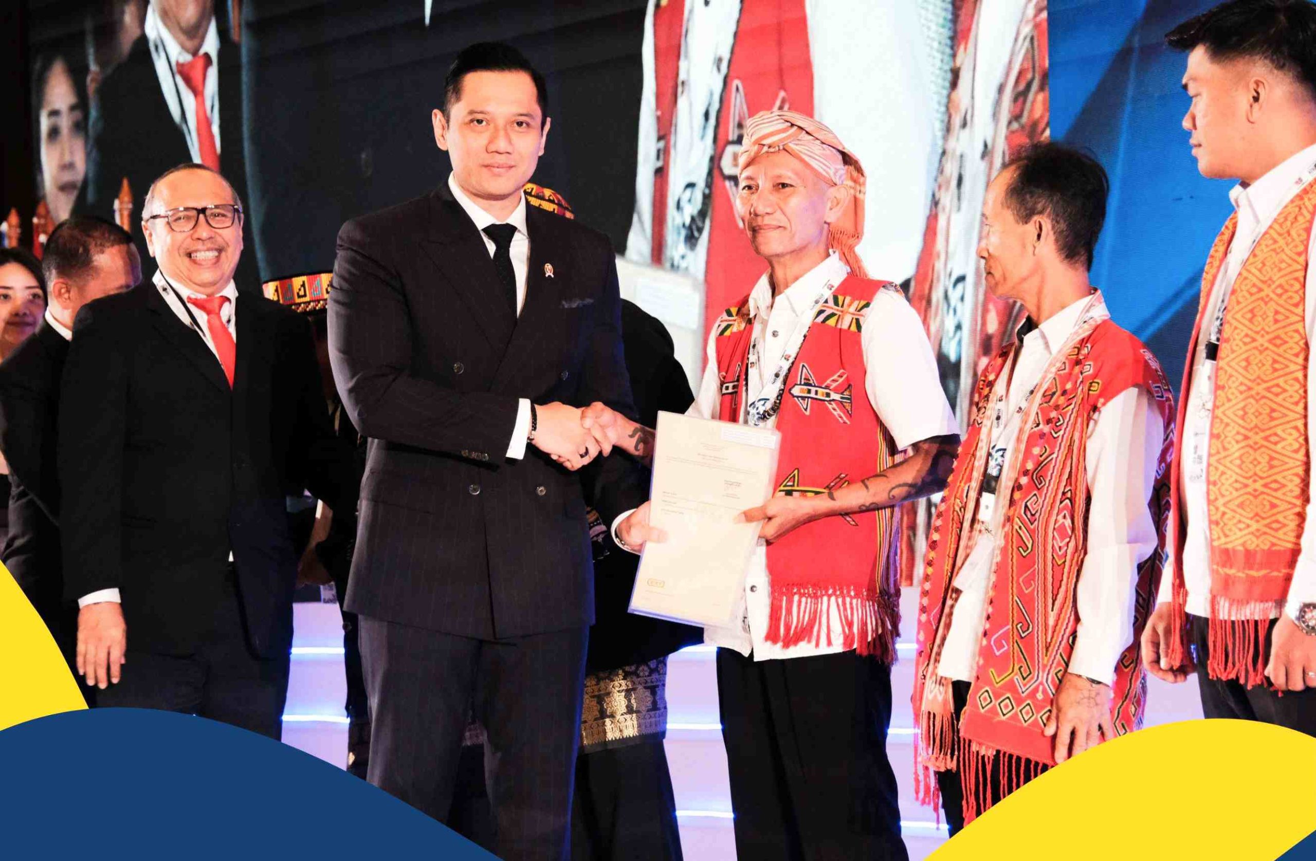 Terima Sertipikat dari Menteri AHY, Masyarakat Hukum Adat di Kapuas Hulu: Ini Penting bagi Keberlangsungan Kami