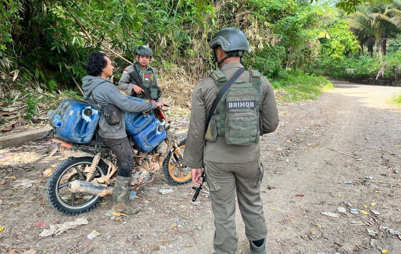 Di Poso, Satgas Madago Raya Serentak Razia Sekaligus Sambangi Warga