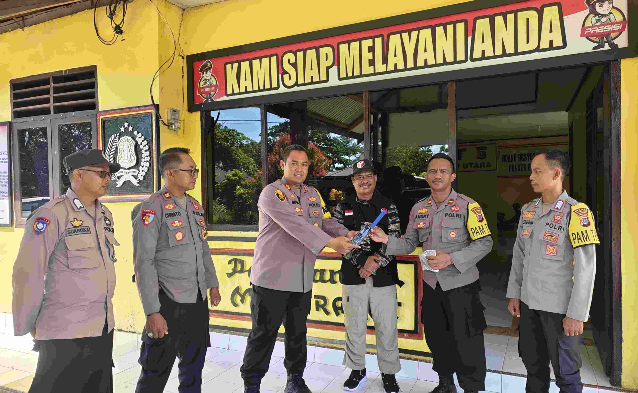 Bertugas di TPS Sangat Rawan, Personel Polres Morut Dilengkapi Telepon Satelit