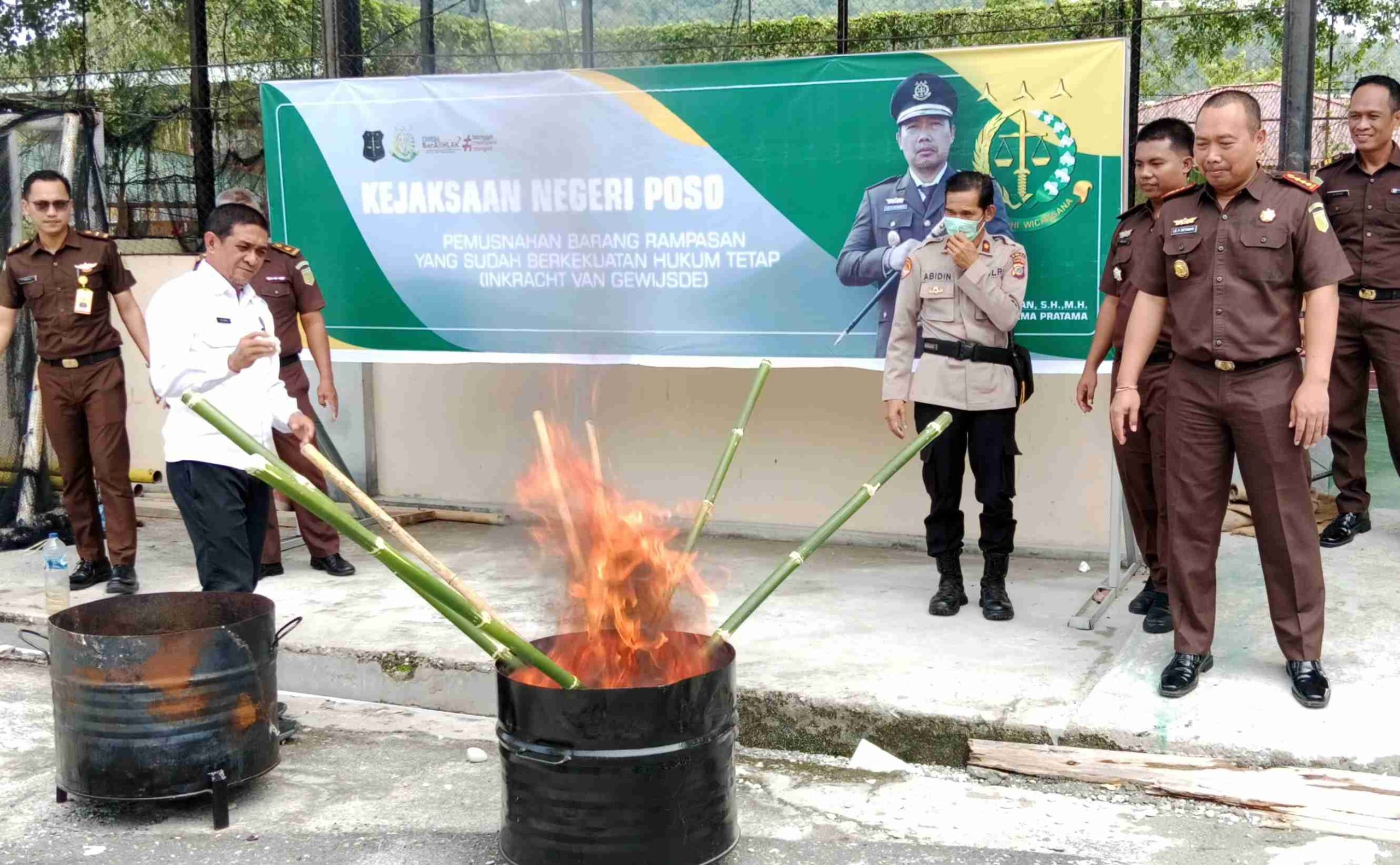 Kejari Poso Musnahkan Barang Bukti Perkara Tahun 2024