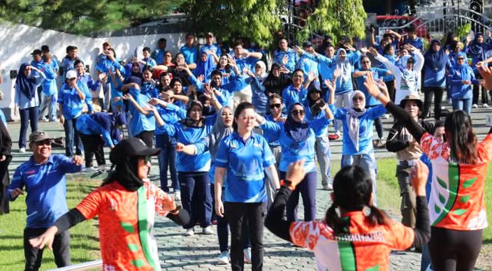 Kebersamaan, Bupati Verna Pimpin Apel dan Senam Bersama ASN Lingkup Pemkab Poso