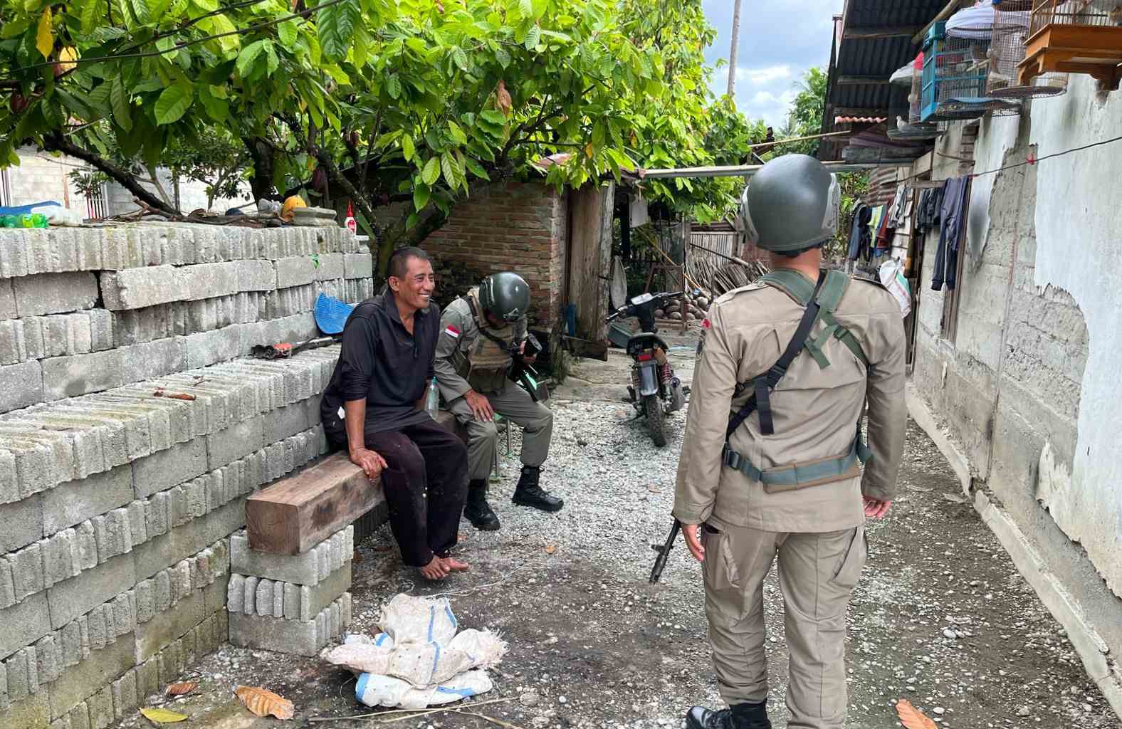Jelang Paskah, Satgas Madago Raya Intensif Sambang Patroli Kamtibmas di Poso