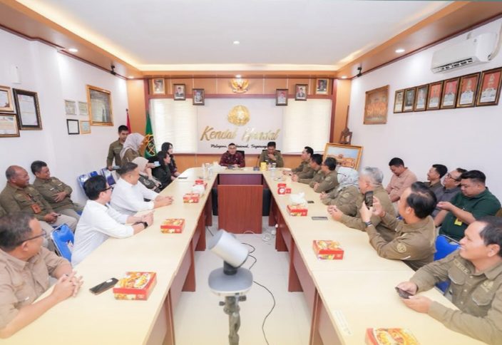 Tinjau Kantah Kabupaten Kendal, Wamen Ossy Imbau Jajaran Lakukan Pengelolaan Pertanahan yang Teliti dan Tepat